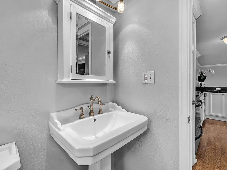 36 N Emerson St #201 — Photo 7