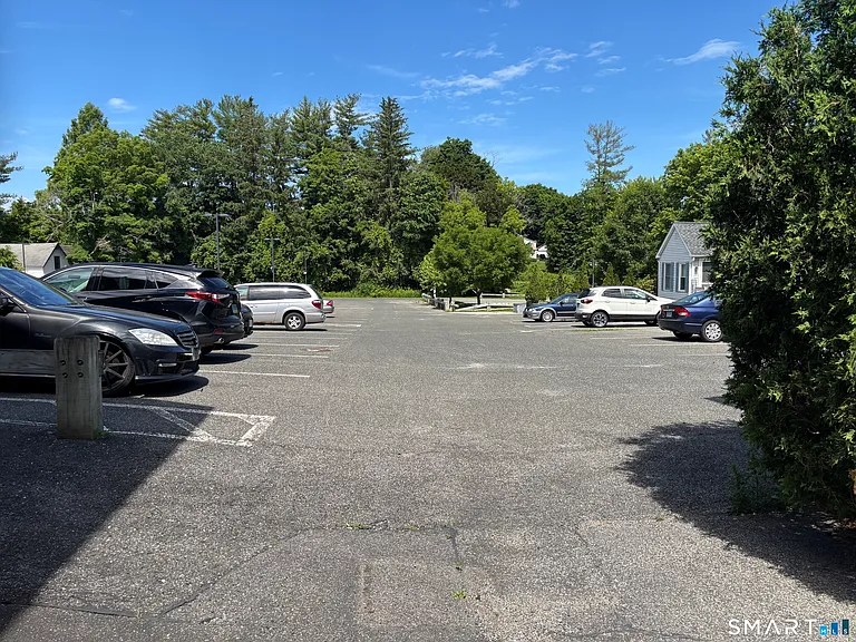 31 Railroad St — Photo 2