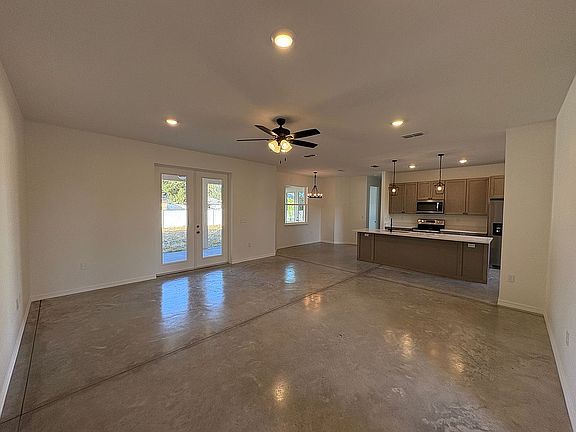 3rd image of 1205 Lake Loop Dr