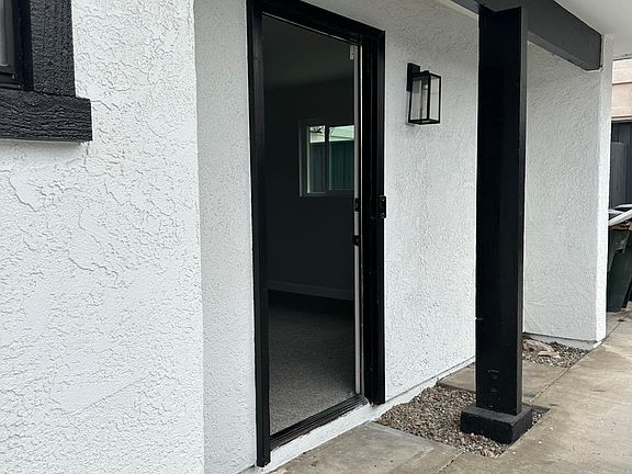 Entrance into living room or optional bedroom
