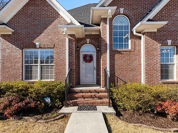 3rd image of 108 N Village Dr