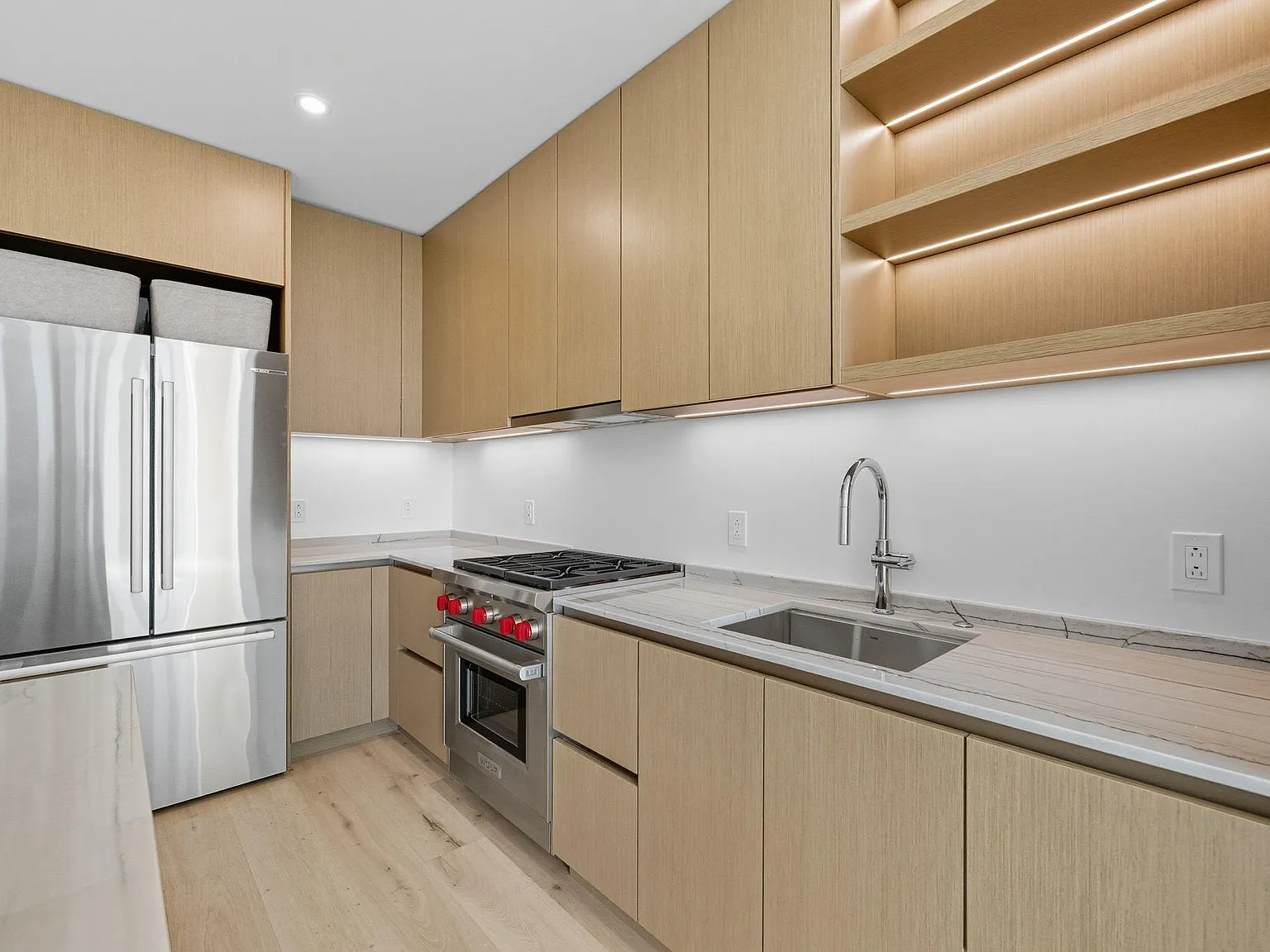 2 bed, 2.0 bath, 978 sqft, $5,000 — Photo 4