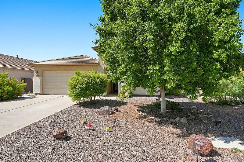 4 bed, 3.0 bath, 1840 sqft, $2,600 — Photo 3