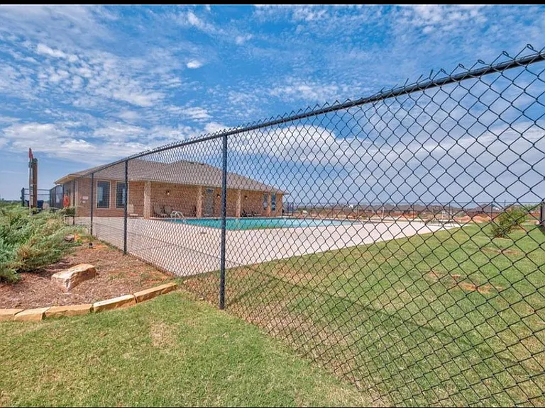 4705 Apatite Bluff Dr — Photo 9