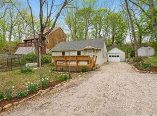 10 Indian Rd, Hampton Bays, NY 11946