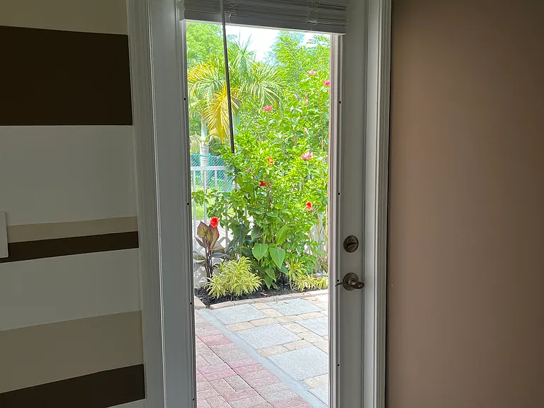 1107 Via Jardin Palm — Photo 9