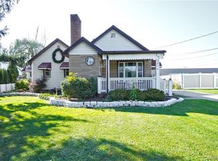 340 Two Mile Creek Rd, Tonawanda, NY 14150