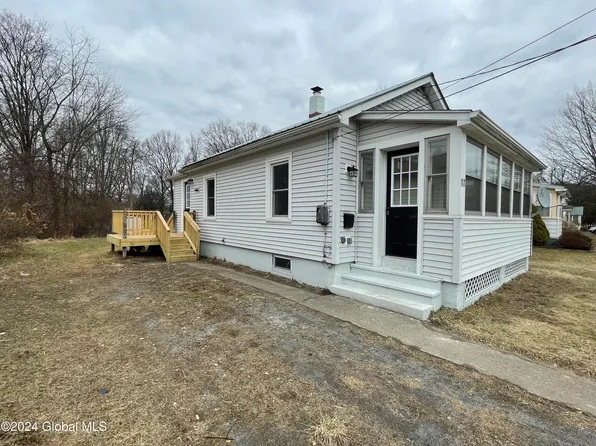 17 Thomas Avenue, Hudson Falls, NY 12839