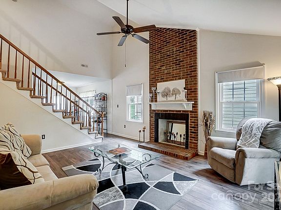 3rd image of 7324 Carrbridge Ln
