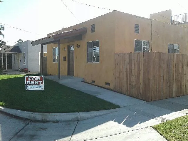 1000 E Commonwealth Ave