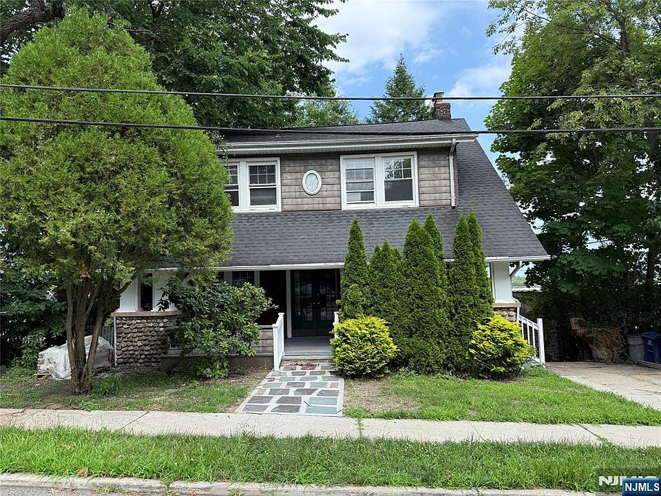 1st image of 110 Romaine Pl