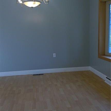 3rd image of 190 Hornwood Dr