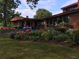 211 Oak Ridge Dr, Oak Harbor, OH 43449