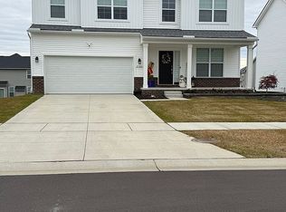 8366 Sandhill Ct, White Lake, MI 48386