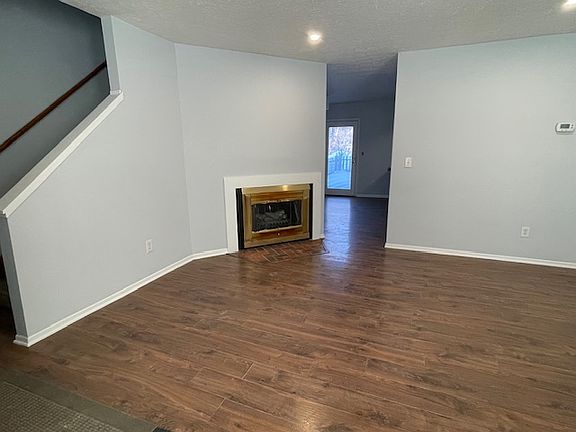 4th image of 1658 Park Row Dr