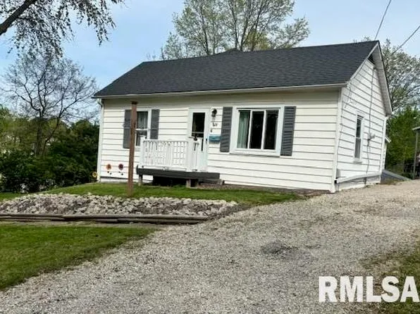 416 S 12th St, Petersburg, IL 62675