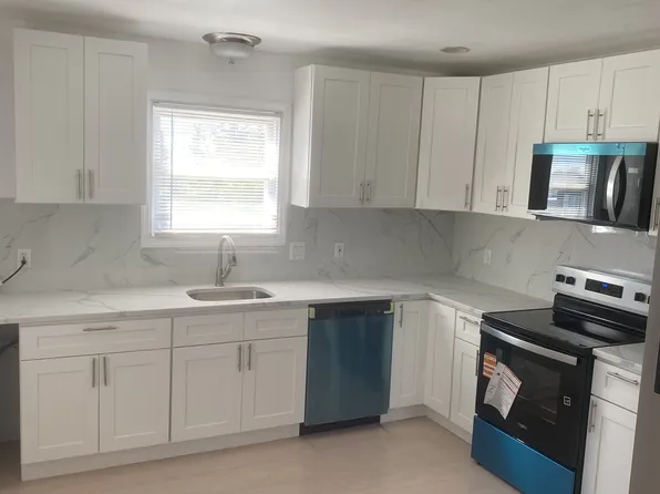 (undisclosed Address), Lindenhurst, NY 11757