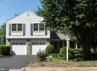 222 Markwood Dr, Sterling, VA 20165