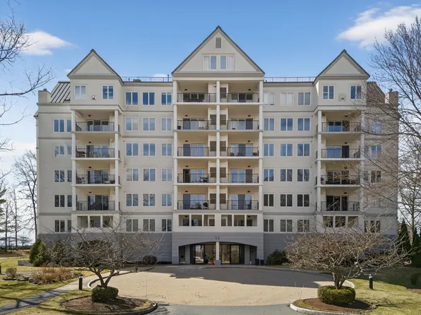 12 Mountain Laurels Drive #204, Nashua, NH 03062