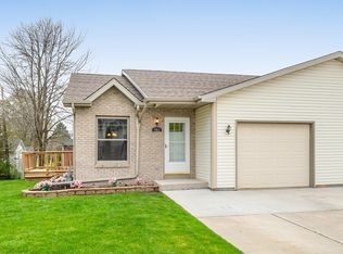 902 Fairview Dr, Plymouth, WI 53073