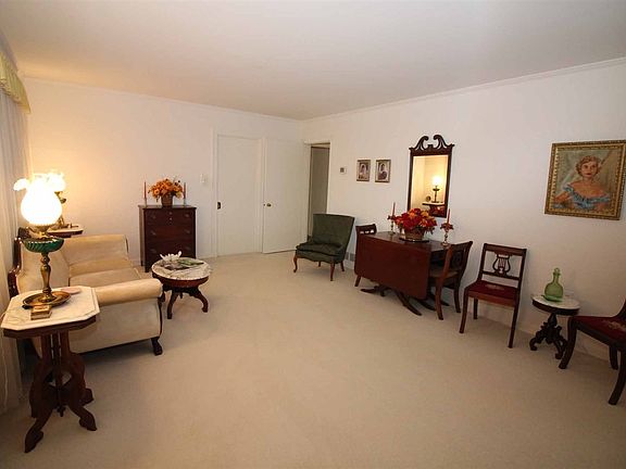 3rd image of 106 Sunnyside Dr