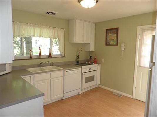 4th image of 1021 Hollytree Dr