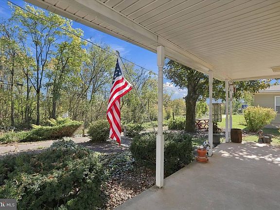 3rd image of 15653 Clear Spring Rd