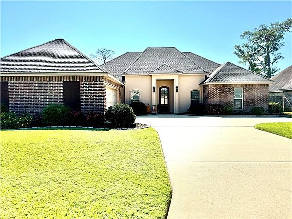 2nd image of 124 Clubhouse Dr