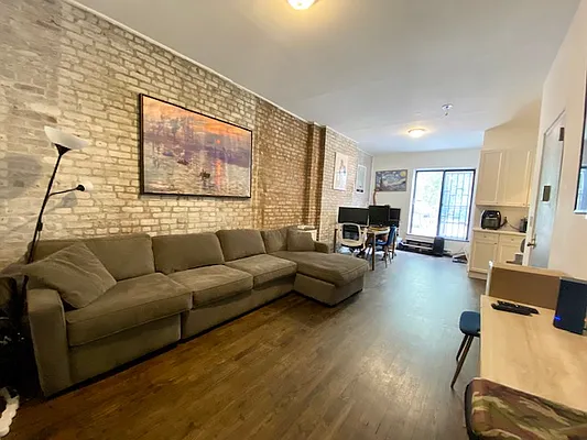 Rented by Dynamik Realty | media 14