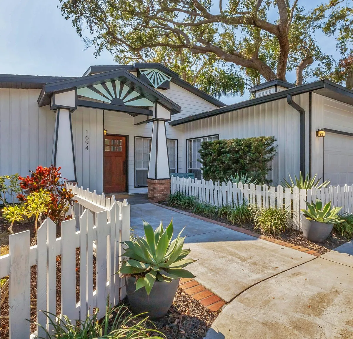 3 bed, 1988 sqft, $8,450 — Photo 1