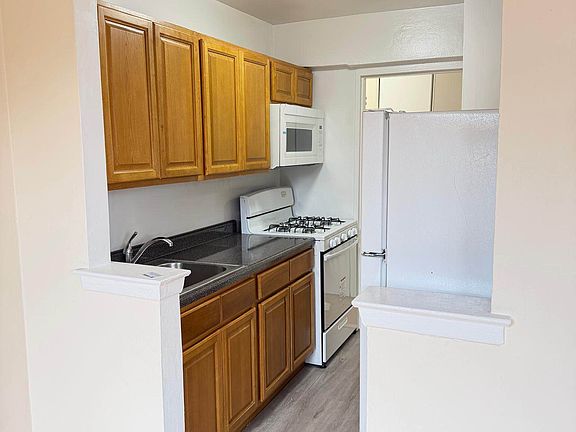3rd image of 6555 Broadway APT 4L