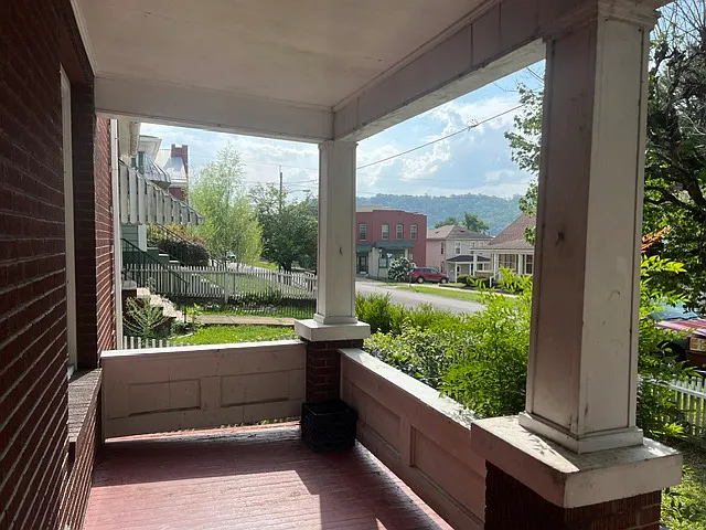710 Temple St — Photo 20