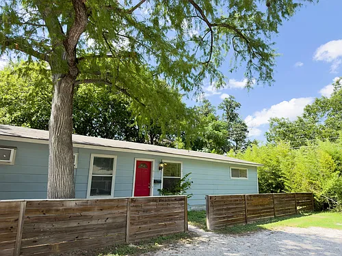 610 Genard St #A Photo 1