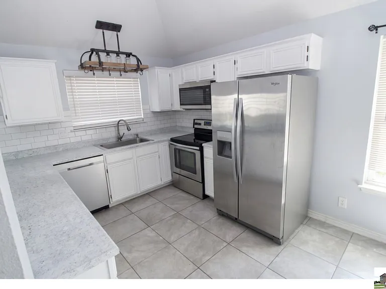 2702 Cactus Dr — Photo 4