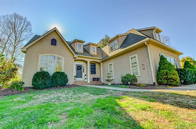 1st image of 100 Berry Hill Dr