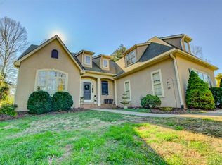 100 Berry Hill Dr, Hendersonville, NC 28791