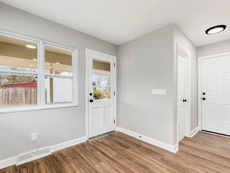 2652 Maplewood Dr — Photo 22