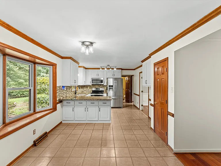 10948 Sunset Hills Dr — Photo 15