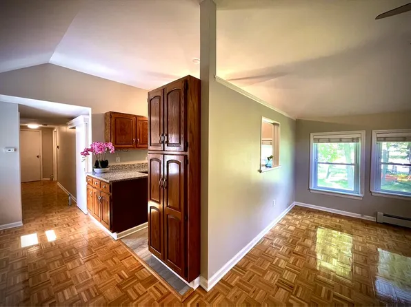 261 Main St APT 3, Hackettstown, NJ 07840