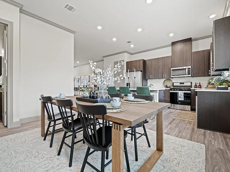 3BD, 3.5BA - 2926SF - Dining Area