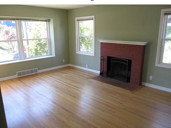 Living Room w/fireplace