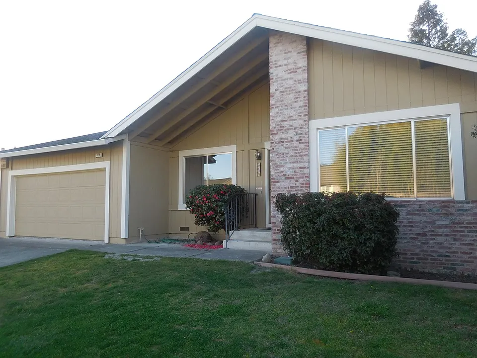 379 Firelight Dr