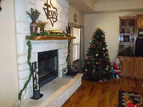 3rd image of 6374 Meadowlands Dr