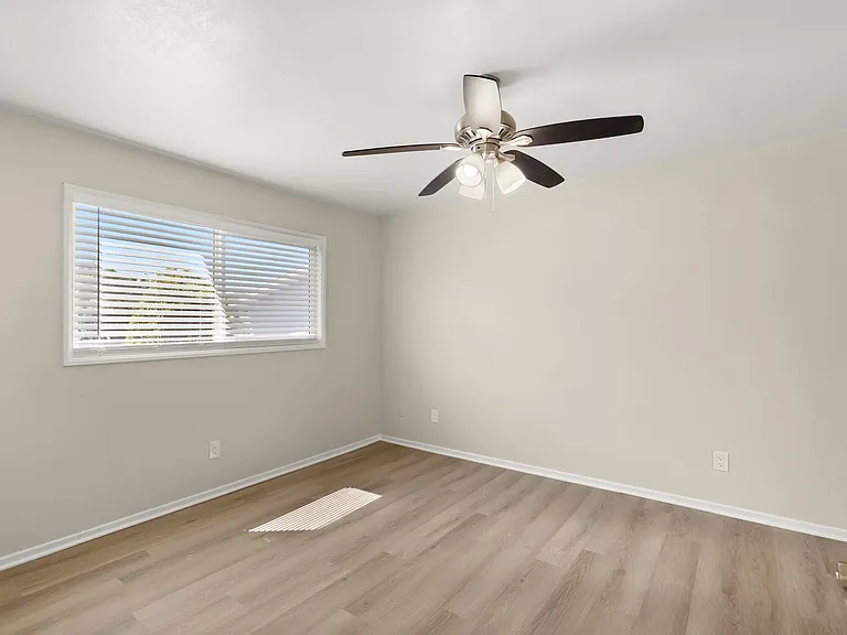 Melrose Manor Apartments - Riverside, CA — Photo 87