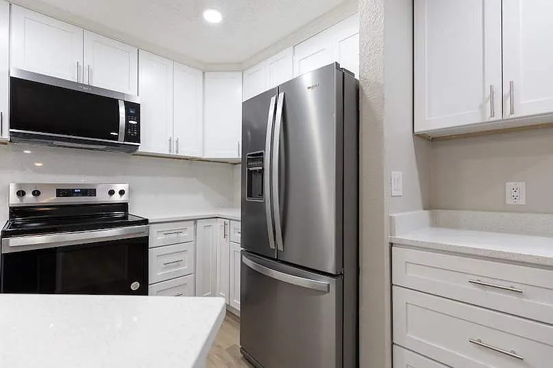 2 bed, 1054 sqft, $1,800 — Photo 4