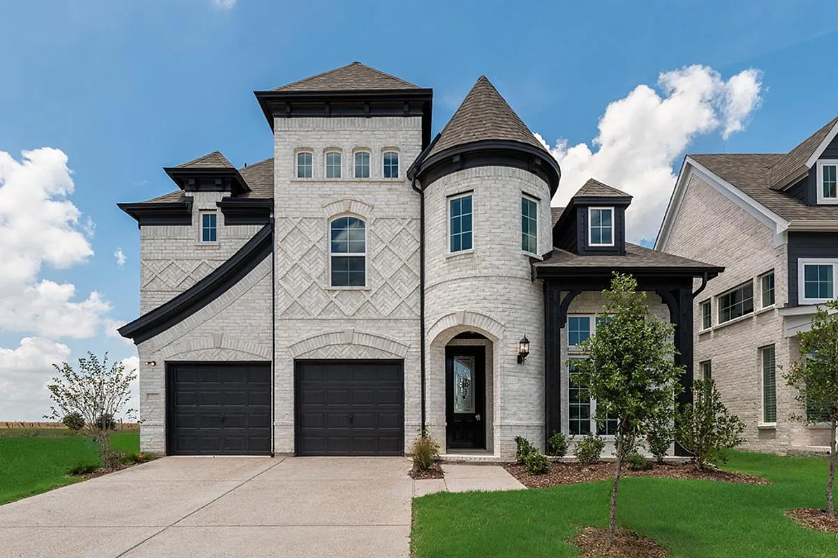 6 bed, 3701 sqft, $3,900 — Photo 1