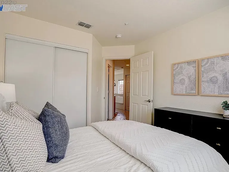 203 Swan Ct #203 — Photo 30