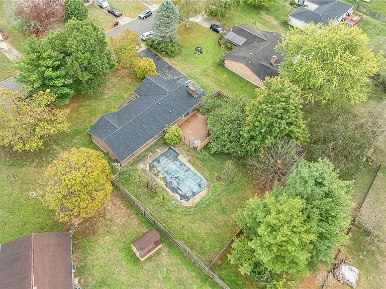 2401 Kewanna Ln — Photo 39