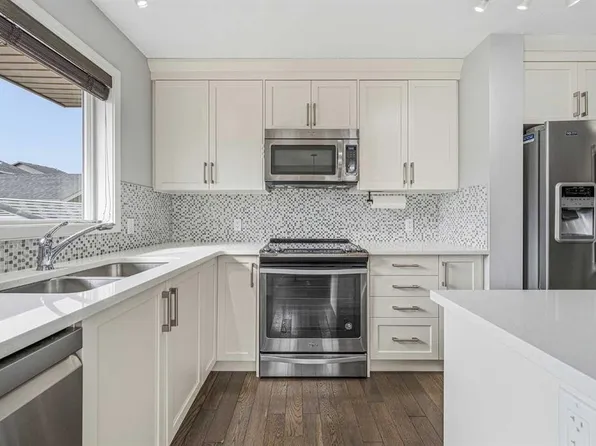 211 N Fireside Dr, Cochrane, AB T4C 2L4