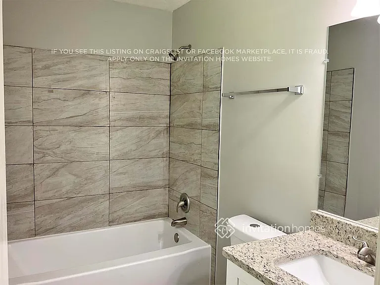 303 Park Sq — Photo 16